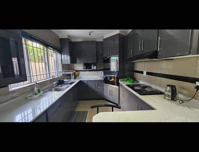 3 BEDROOM HOUSE FOR SALE IN CRAIGIEBURN